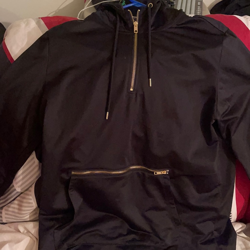 Black pullover men’s hoodie